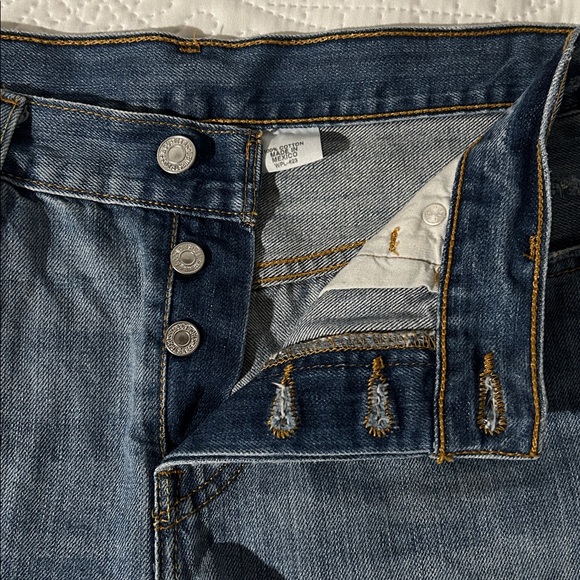 Levi’s women’s denim shorts - Picture 6 of 11